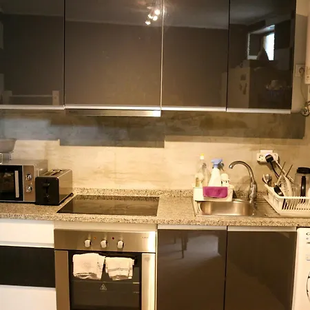 Homestay Habitacao Essencial - Away From Porto
