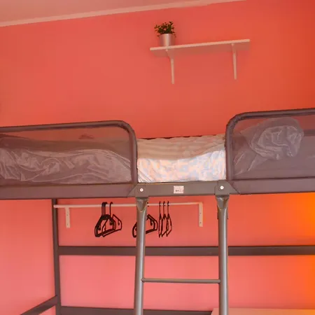 Habitacao Essencial - Away From Δωμάτια σε οικογενειακή κατοικία Πόρτο